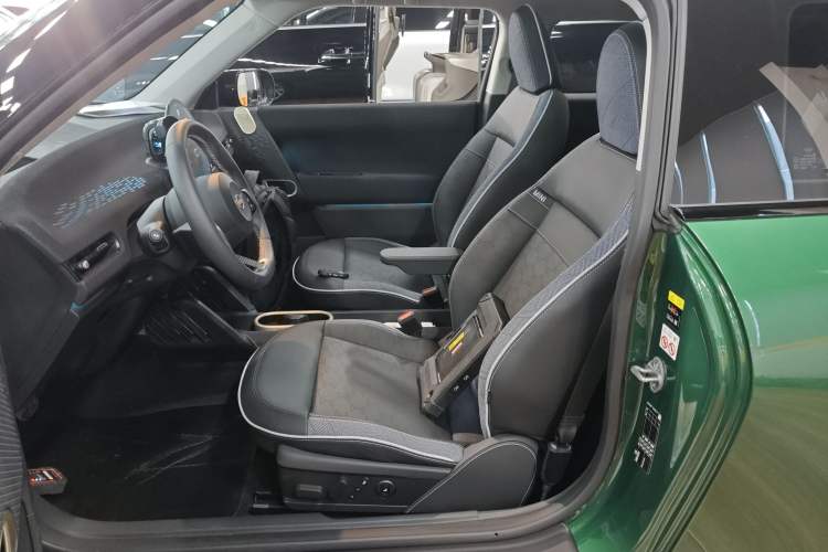 Used MINI Electric COOPER 2024 452km COOPER SE Artist Left Front Seat