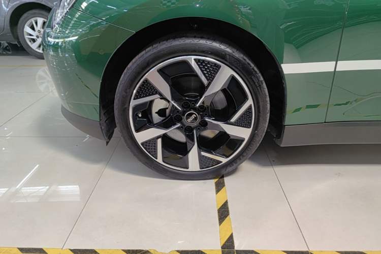 Used MINI Electric COOPER 2024 452km COOPER SE 1/65 Limited Edition Left Front Wheel Hub