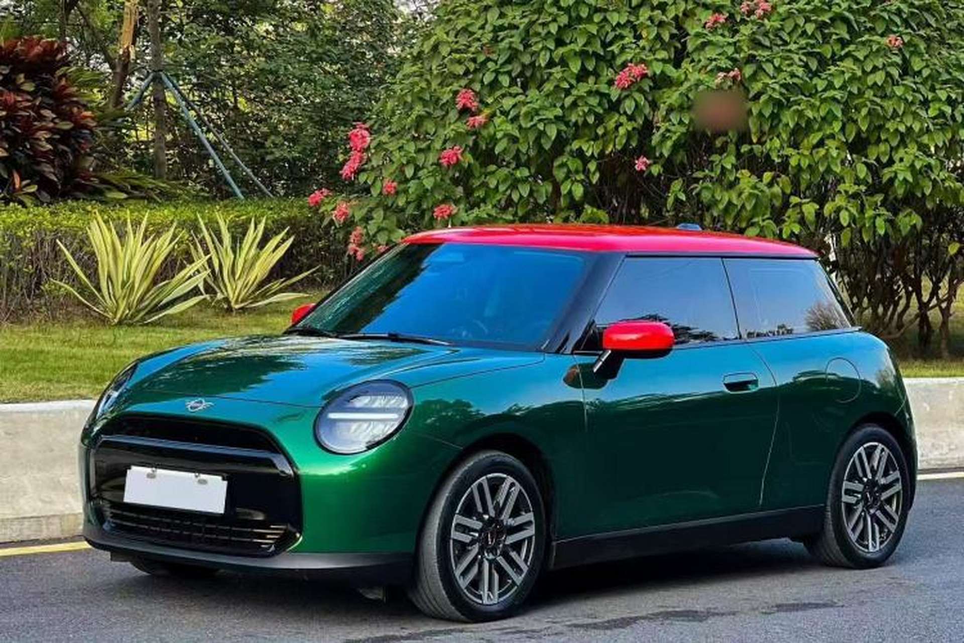Used MINI Electric COOPER 2024 456km COOPER E Classic Edition Left Side