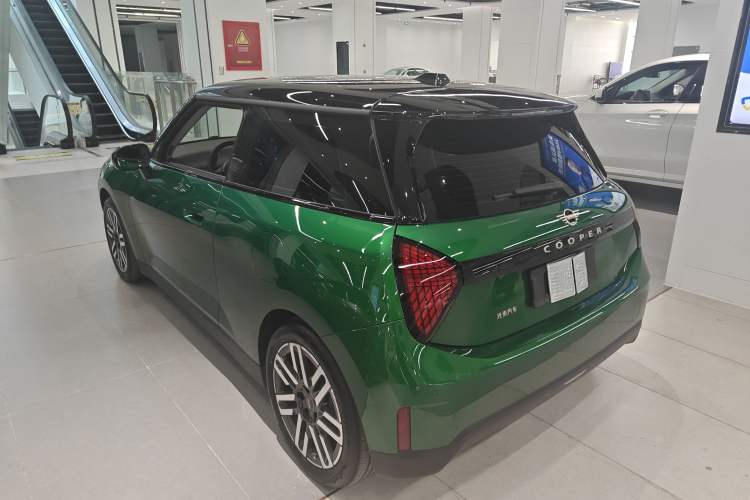 Used MINI Electric COOPER 2024 456km COOPER E Classic Edition Rear Left 45 Deg
