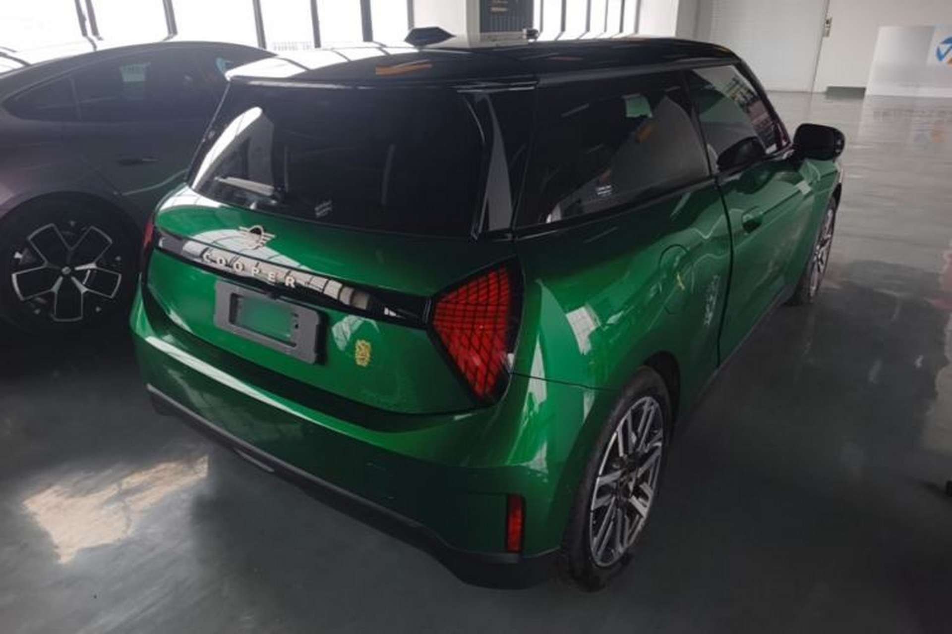 Used MINI Electric COOPER 2024 456km COOPER E Classic Edition Rear Right 45 Deg