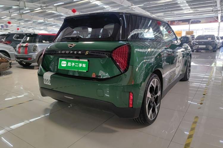 Used MINI Electric COOPER 2024 452km COOPER SE 1/65 Limited Edition Rear Right 45 Deg