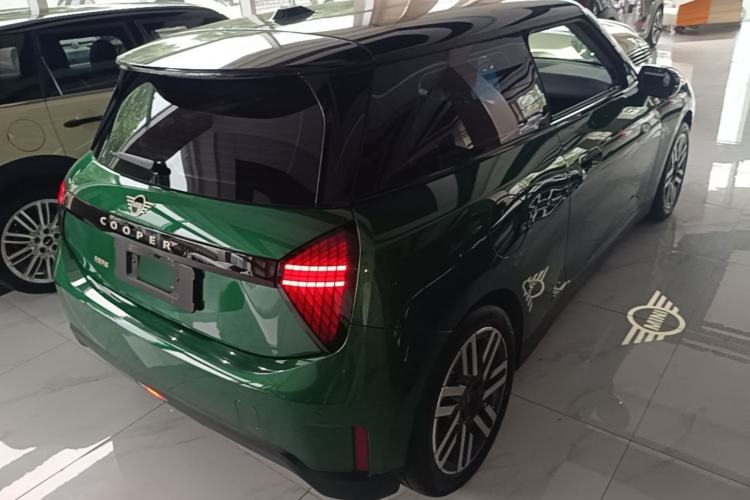 Used MINI Electric COOPER 2024 456km COOPER E Classic Edition Rear Right 45 Deg