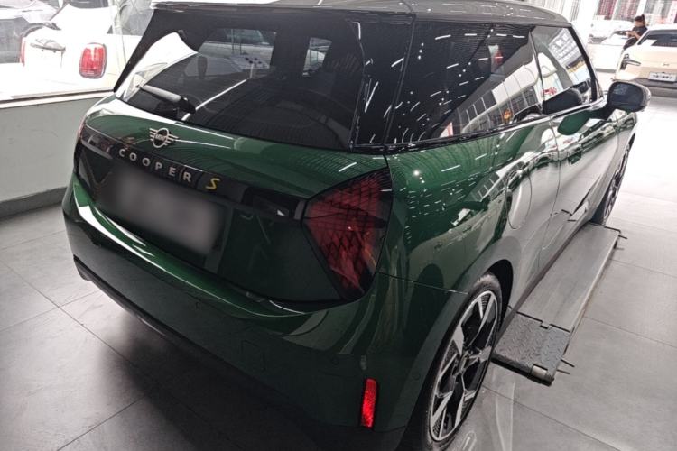 Used MINI Electric COOPER 2024 452km COOPER SE Artist Rear Right 45 Deg