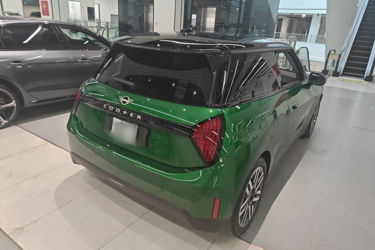 Used MINI Electric COOPER 2024 456km COOPER E Classic Edition Rear Right 45 Deg