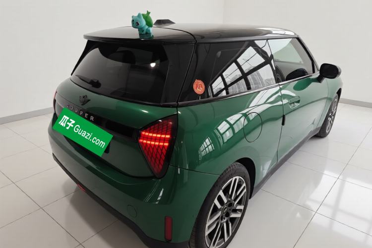 Used MINI Electric COOPER 2024 456km COOPER E Classic Edition Rear Right 45 Deg