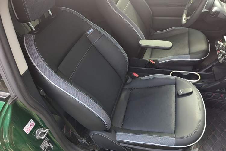 Used MINI Electric COOPER 2024 456km COOPER E Classic Edition Right Front Seat