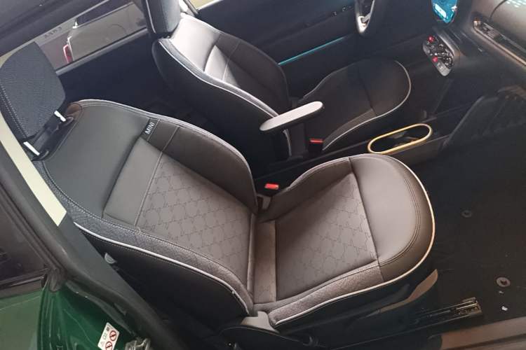 Used MINI Electric COOPER 2024 456km COOPER E Classic Edition Right Front Seat