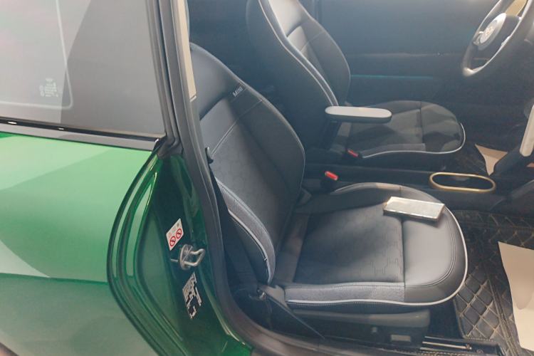 Used MINI Electric COOPER 2024 452km COOPER SE Artist Right Front Seat