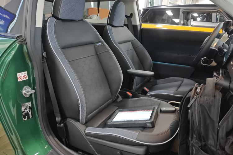 Used MINI Electric COOPER 2024 452km COOPER SE Artist Right Front Seat