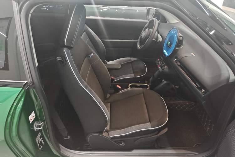 Used MINI Electric COOPER 2024 456km COOPER E Classic Edition Right Front Seat