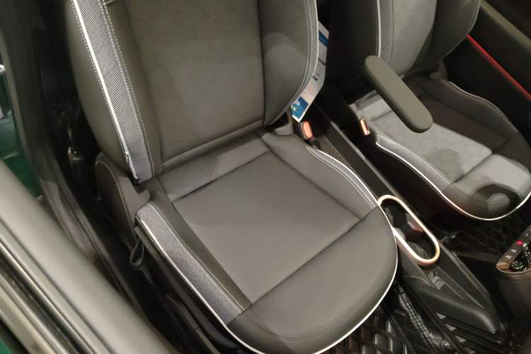 Used MINI Electric COOPER 2024 456km COOPER E Classic Edition Right Front Seat