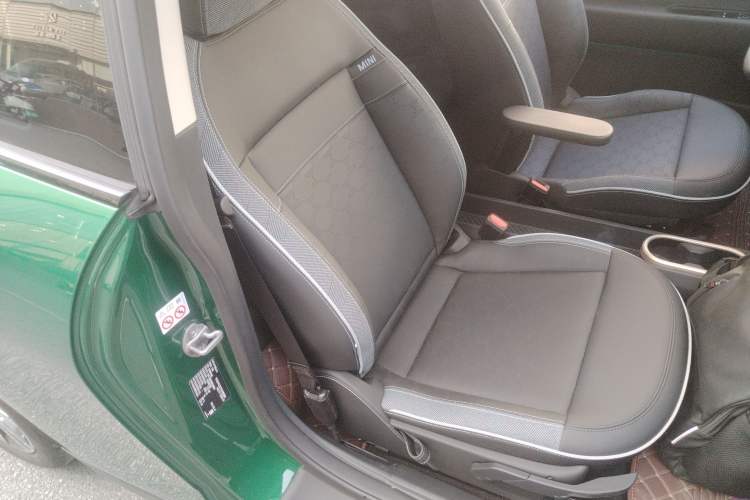 Used MINI Electric COOPER 2024 456km COOPER E Classic Edition Right Front Seat