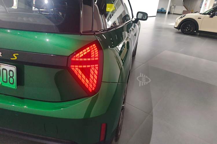 Used MINI Electric COOPER 2024 452km COOPER SE Artist Right Rear Taillight
