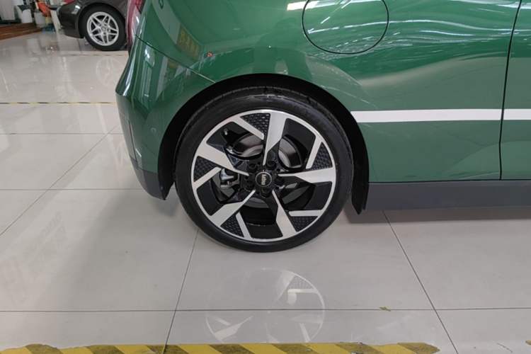 Used MINI Electric COOPER 2024 452km COOPER SE 1/65 Limited Edition Right Rear Wheel Hub