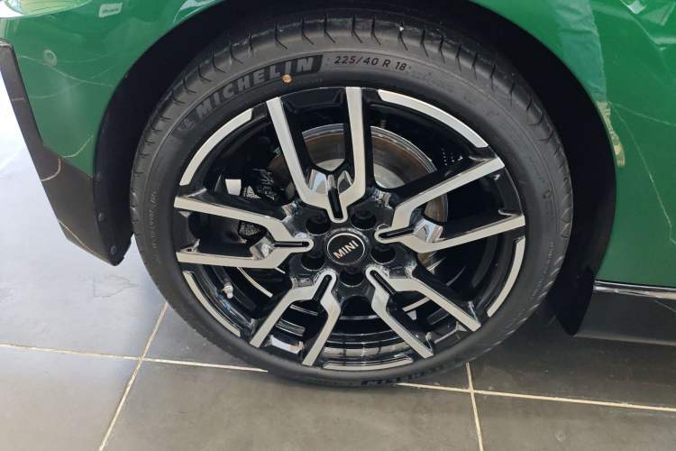 Used MINI Electric COOPER 2024 452km COOPER SE Racing Driver Right Rear Wheel Hub