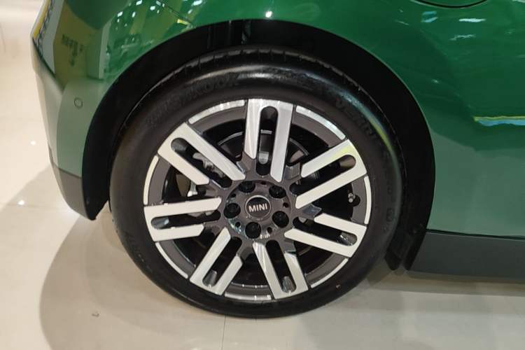 Used MINI Electric COOPER 2024 456km COOPER E Classic Edition Right Rear Wheel Hub