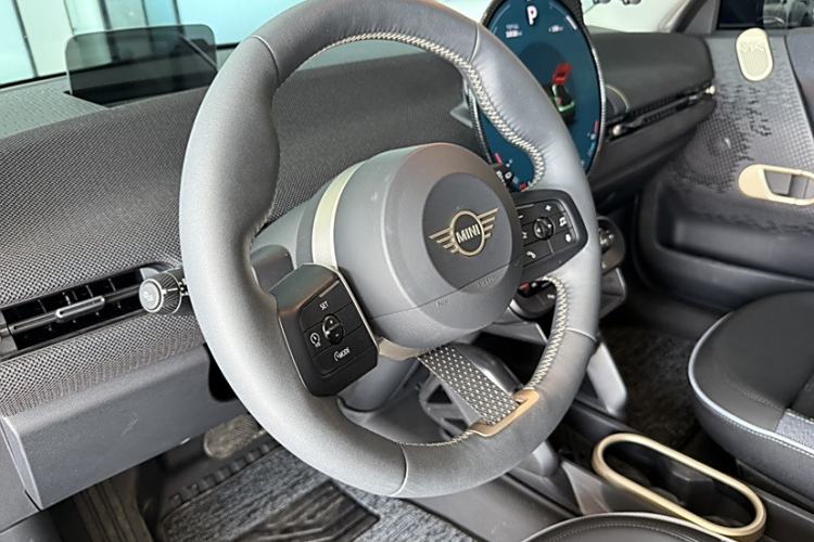 Used MINI Electric COOPER 2024 452km COOPER SE Artist Steering Wheel
