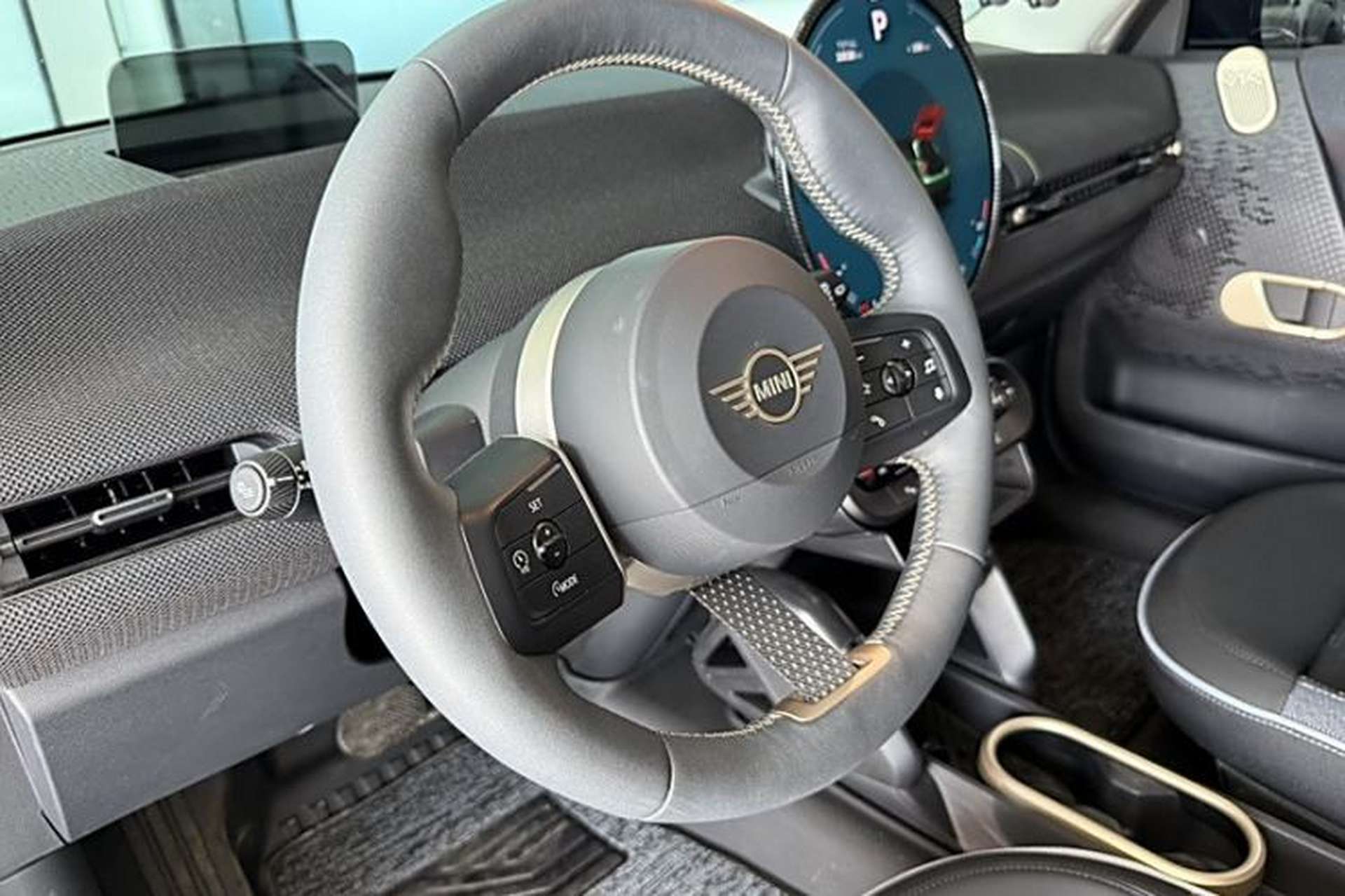 Used MINI Electric COOPER 2024 452km COOPER SE Artist Steering Wheel