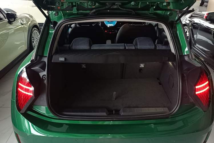 Used MINI Electric COOPER 2024 456km COOPER E Classic Edition Trunk