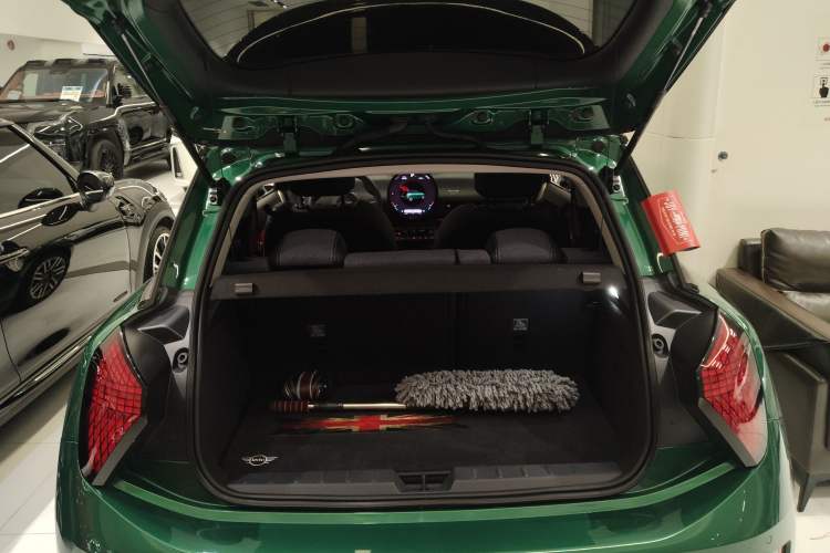 Used MINI Electric COOPER 2024 456km COOPER E Classic Edition Trunk