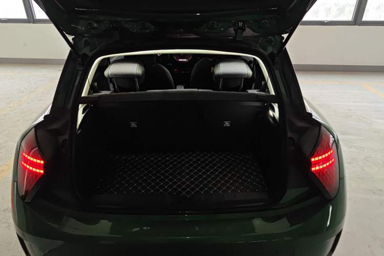 Used MINI Electric COOPER 2024 456km COOPER E Classic Edition Trunk