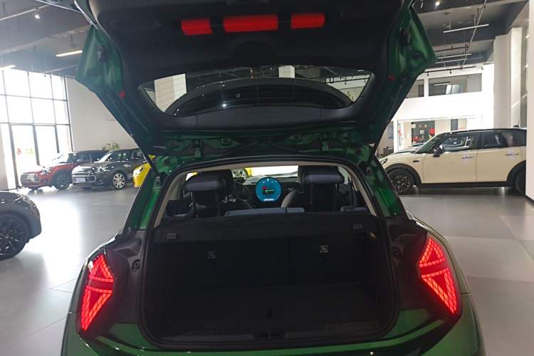 Used MINI Electric COOPER 2024 452km COOPER SE Artist Trunk