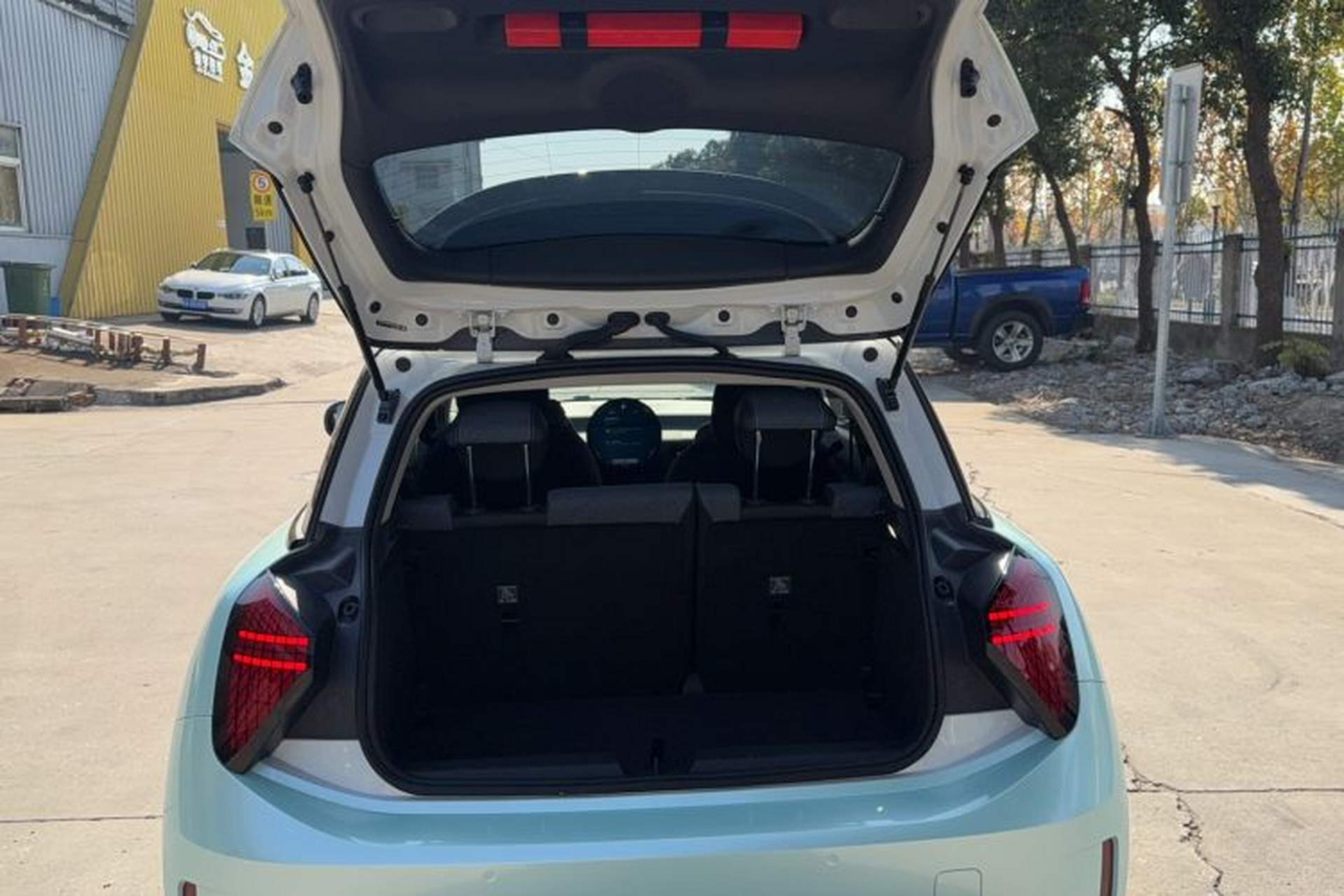 Used MINI Electric COOPER 2024 456km COOPER E Classic Edition Trunk