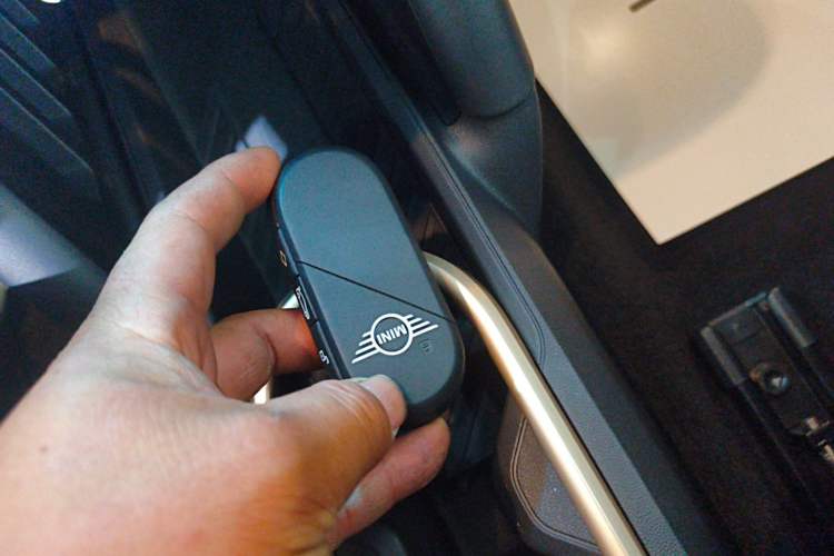Used MINI Electric COOPER 2024 452km COOPER SE Artist Vehicle Key