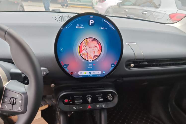 Used MINI Electric COOPER 2024 456km COOPER E Classic Edition Audio And AC Panel