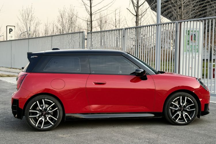 Used MINI Electric COOPER 2024 452km COOPER SE Racing Driver Exterior 1