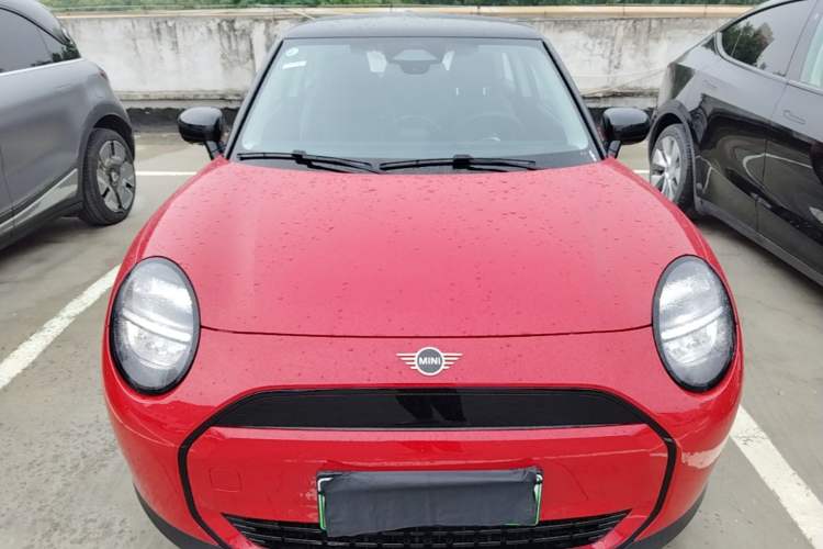 Used MINI Electric COOPER 2024 456km COOPER E Classic Edition Front