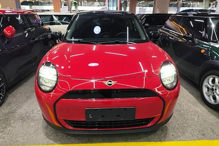 Used MINI Electric COOPER 2024 456km COOPER E Classic Edition Front
