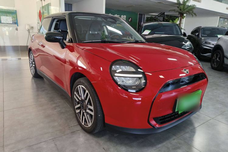 Used MINI Electric COOPER 2024 456km COOPER E Classic Edition Front Right 45 Deg