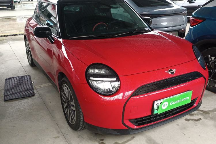 Used MINI Electric COOPER 2024 456km COOPER E Classic Edition Front Right 45 Deg