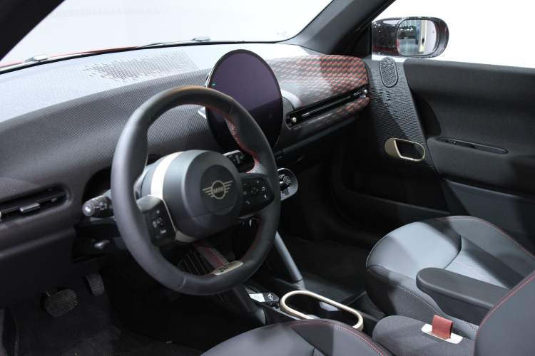 Used MINI Electric COOPER 2024 452km COOPER SE Racing Driver Interior 13