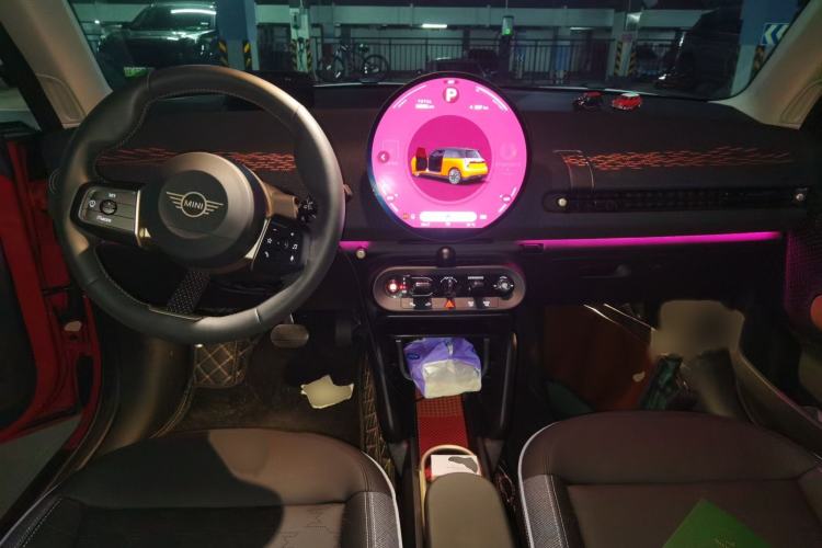 Used MINI Electric COOPER 2024 452km COOPER SE Artist Interior 2