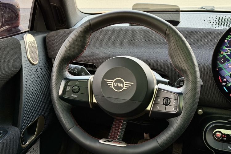 Used MINI Electric COOPER 2024 452km COOPER SE Racing Driver Interior 5