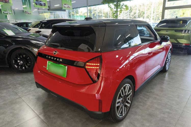 Used MINI Electric COOPER 2024 456km COOPER E Classic Edition Rear Right 45 Deg