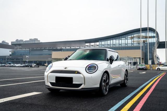 Used MINI Electric COOPER 2024 452km COOPER SE Artist