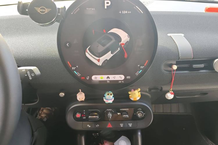 Used MINI Electric COOPER 2024 452km COOPER SE Artist Audio And AC Panel