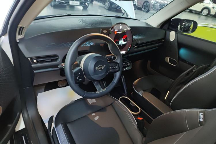 Used MINI Electric COOPER 2024 456km COOPER E Classic Edition Center Console