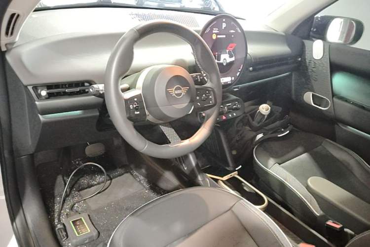 Used MINI Electric COOPER 2024 456km COOPER E Classic Edition Center Console