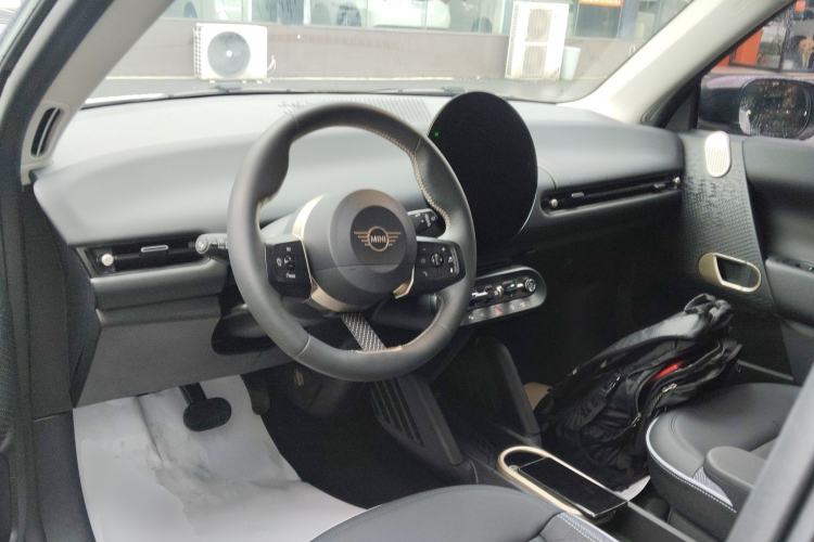 Used MINI Electric COOPER 2024 456km COOPER E Classic Edition Center Console