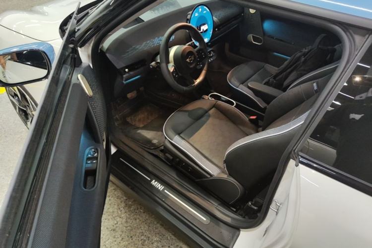 Used MINI Electric COOPER 2024 452km COOPER SE Artist Driver Seat