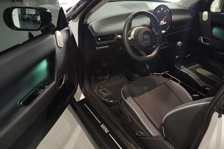 Used MINI Electric COOPER 2024 456km COOPER E Classic Edition Driver Seat