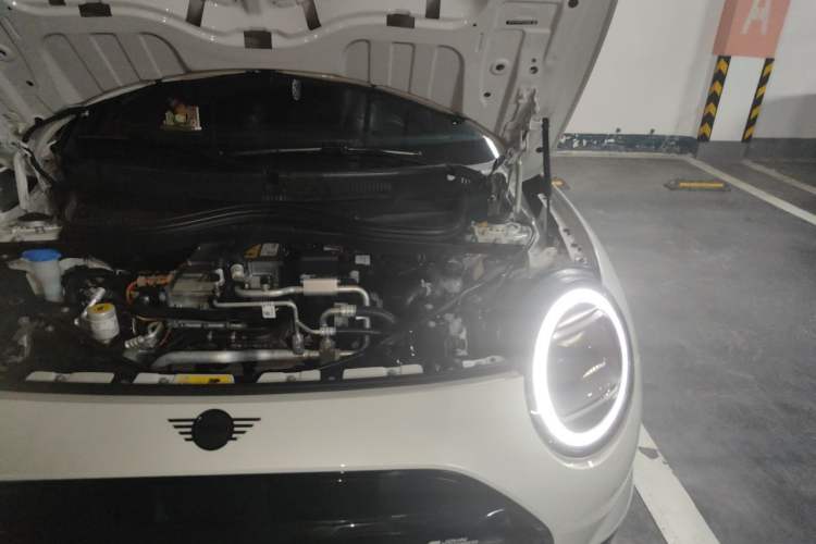 Used MINI Electric COOPER 2024 452km COOPER SE Racing Driver Engine Bay Left