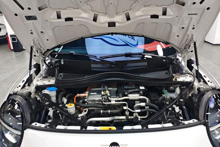 Used MINI Electric COOPER 2024 456km COOPER E Classic Edition Engine Bay