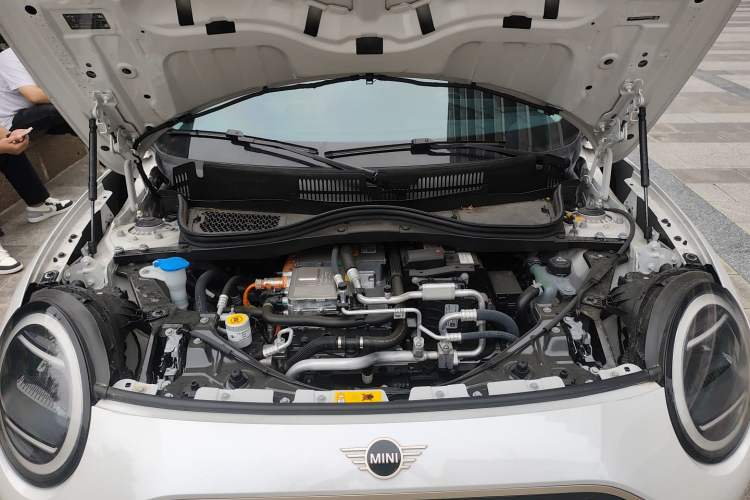 Used MINI Electric COOPER 2024 452km COOPER SE Artist Engine Bay