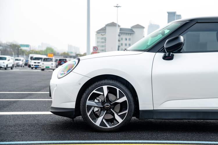 Used MINI Electric COOPER 2024 452km COOPER SE Artist Exterior 2